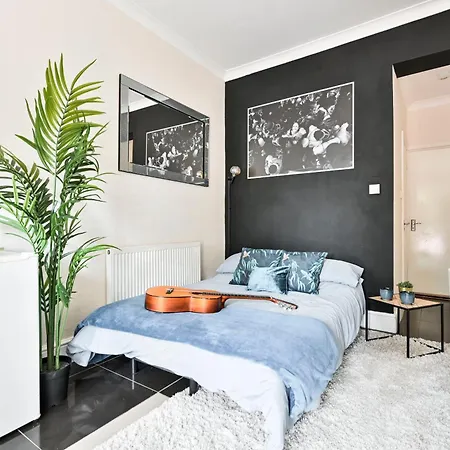 Steps From Stadium With Parking & Fantastic Transport Links! London Exterior photo