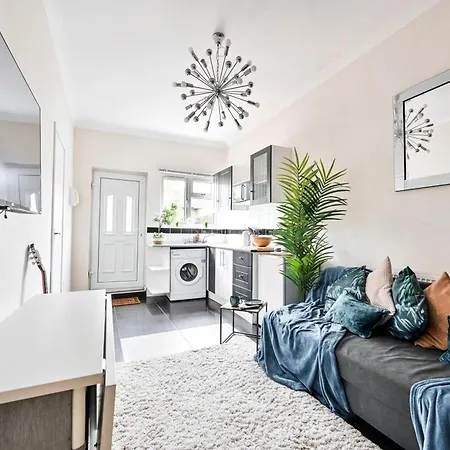Steps From Stadium With Parking & Fantastic Transport Links! London Exterior photo