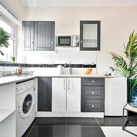 Steps From Stadium With Parking & Fantastic Transport Links! London Exterior photo