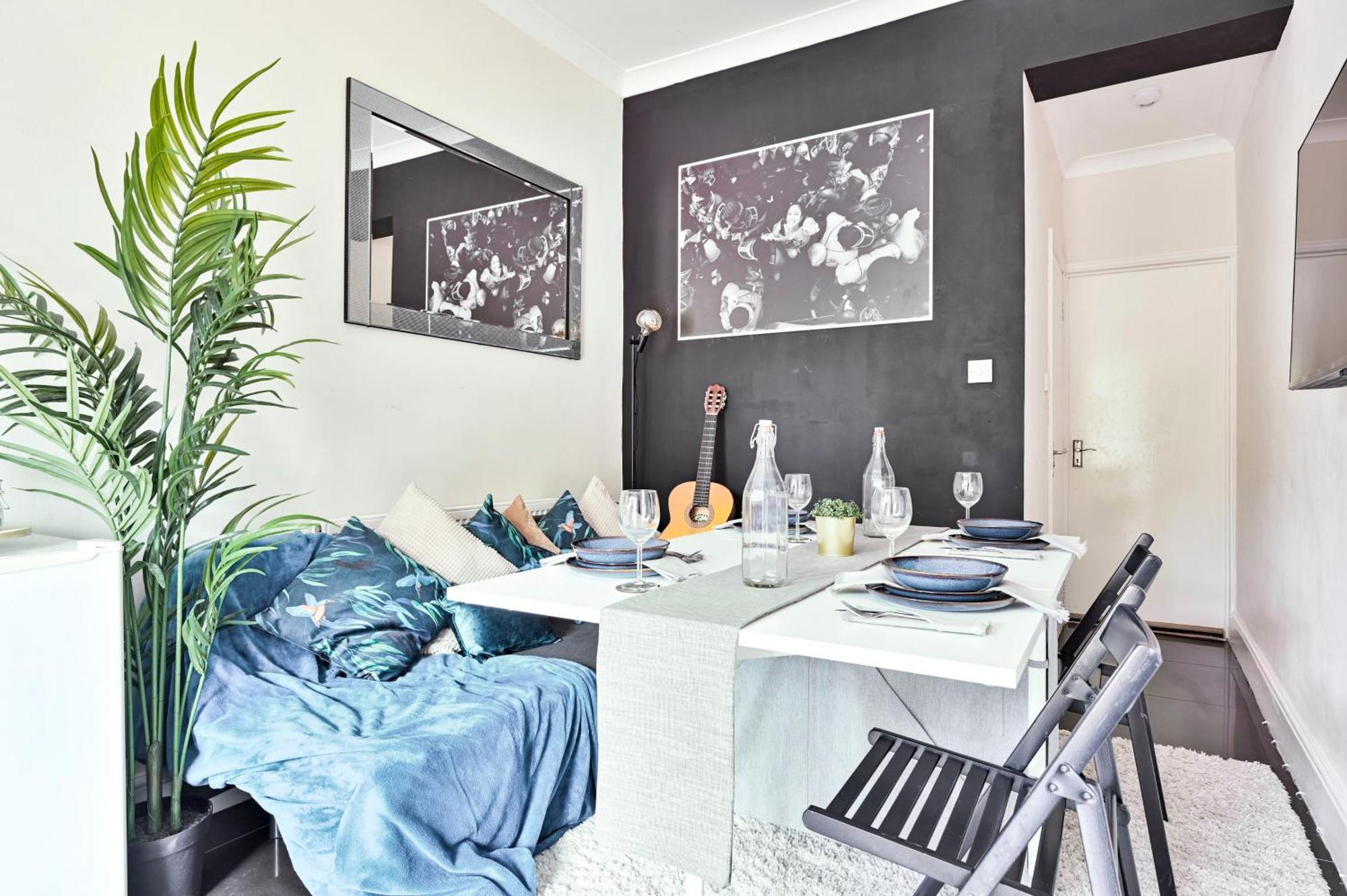 Apartment Steps From Stadium With Parking & Fantastic Transport Links!