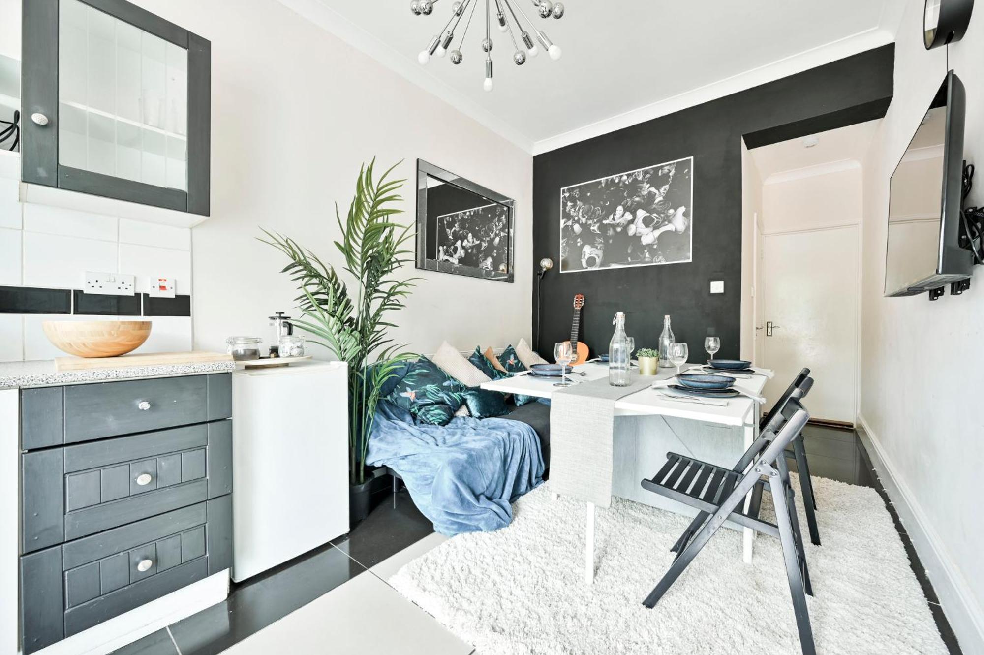Apartment Steps From Stadium With Parking & Fantastic Transport Links! *