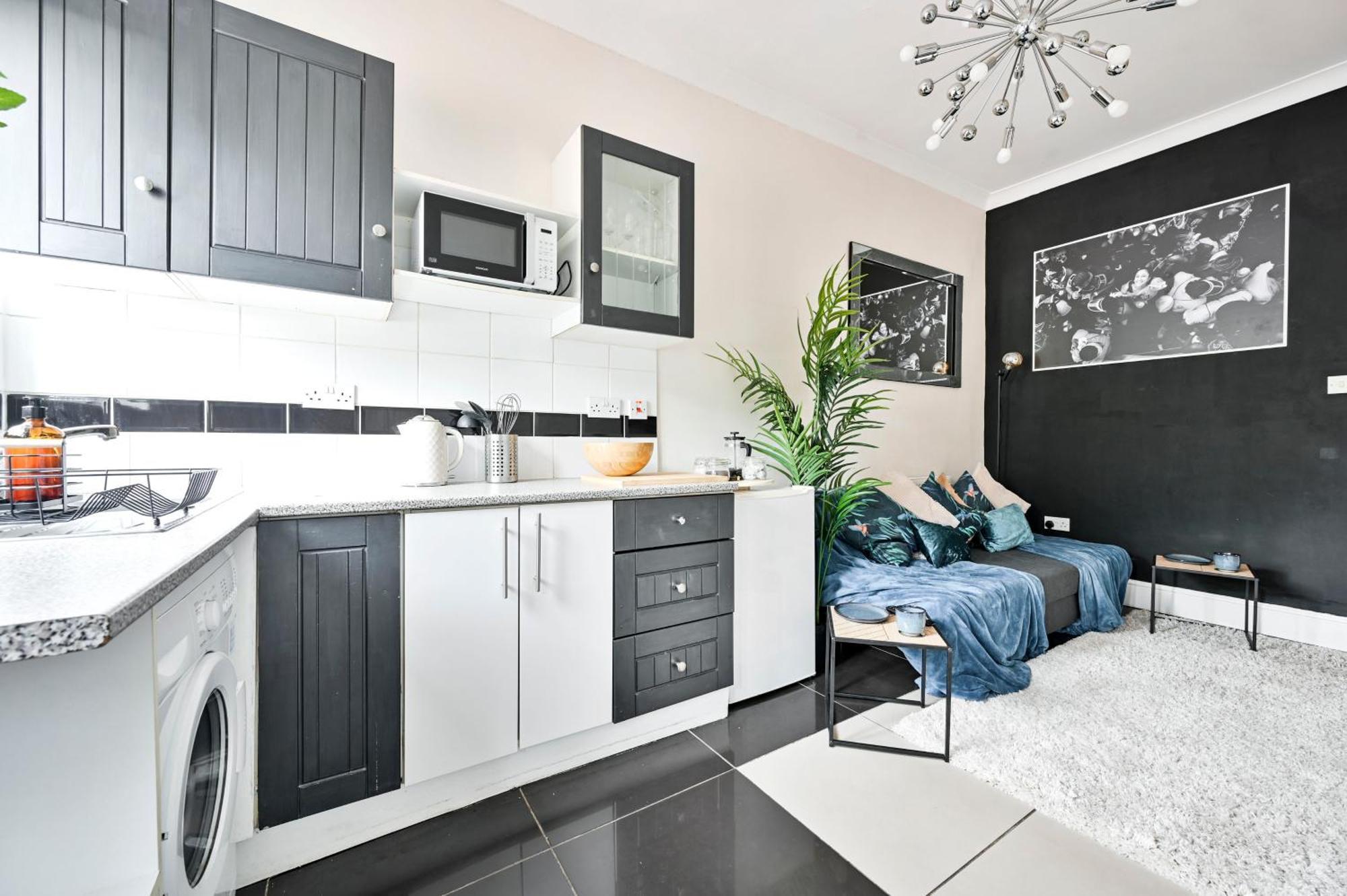 Steps From Stadium With Parking & Fantastic Transport Links! London