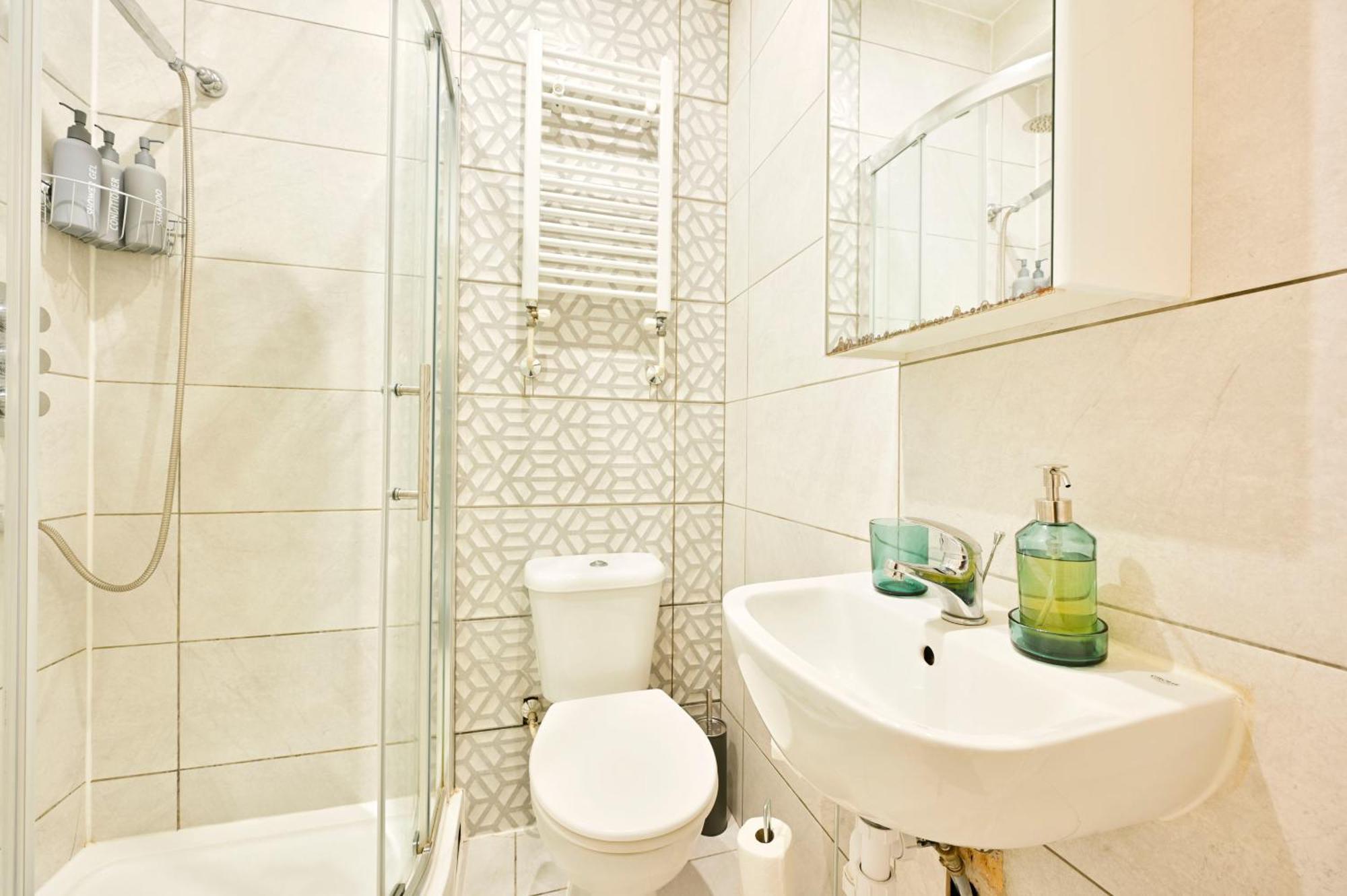Steps From Stadium With Parking & Fantastic Transport Links!